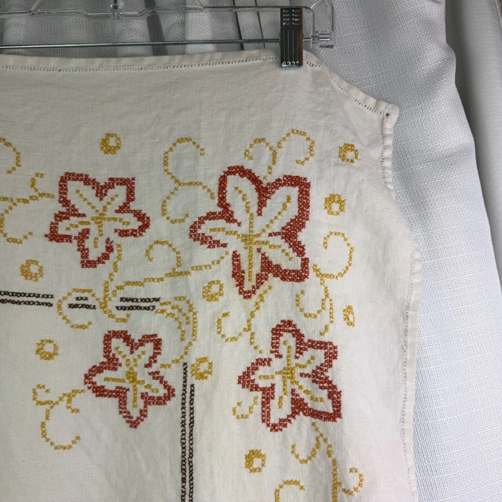 Vintage Hand Embroidered Linen Tablecloth Square Cross Stitch Floral 31.5 x 30.5